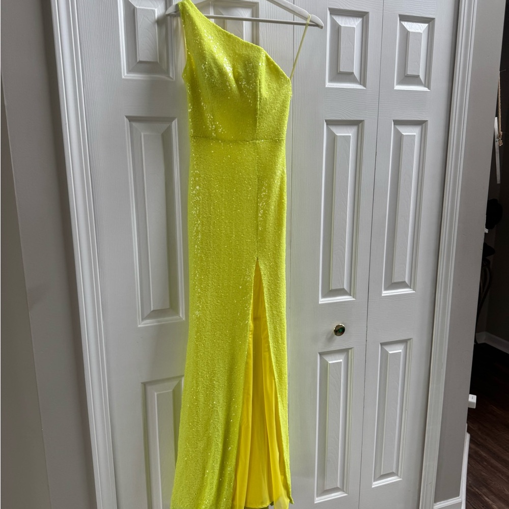 Elegant Yellow One-Shoulder Dress